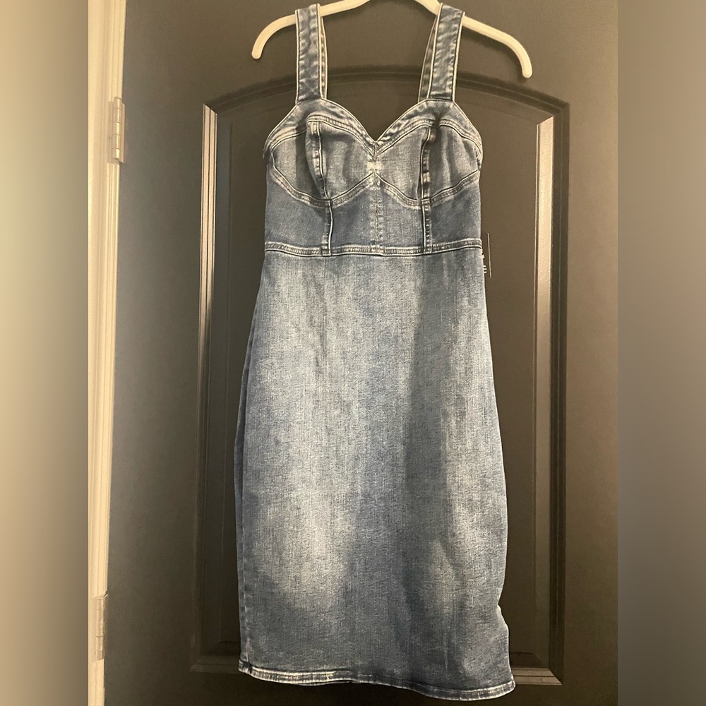 Denim dress, with back zipper & slit (back)